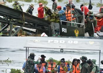 Danau Tondano Menjerit! TNI dan Warga Bersatu Padu Gasak Eceng Gondok