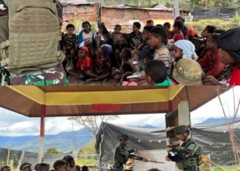 Mengeja Harapan di Pegunungan, Satgas TNI Ajar Bahasa dan Cinta Tanah Air