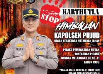 Personel Polsek Pujud Gencarkan Pemasangan Spanduk Himbauan Karhutla 