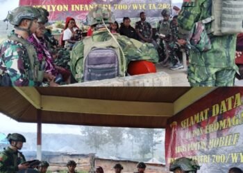 Damai dalam Nada dan Doa di Tanah Eronggobak: Satgas TNI Gelar Ibadah Bersama Warga Papua