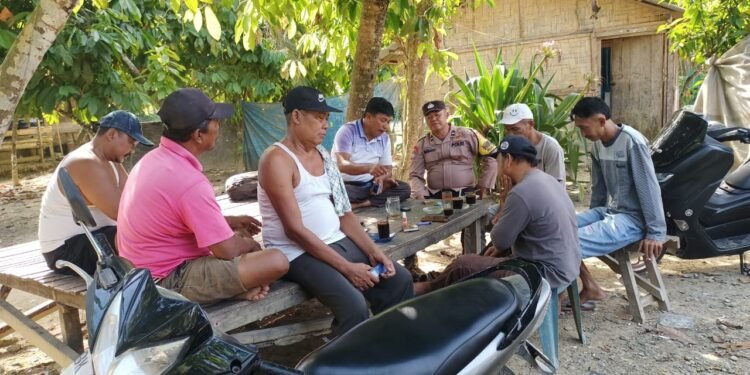 Dari Pintu ke Pintu, Polisi Ajak Warga Kawal Keamanan Desa