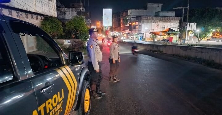 Polsek Stabat Gelar Patroli untuk Antisipasi C3 dan Gangguan Kamtibmas.