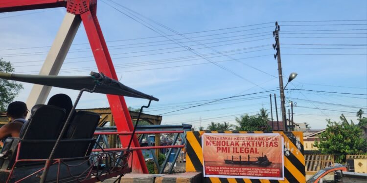 Warga Kota Tanjung Balai Tebarkan Spanduk Menolak Adanya Aktivitas Pekerja Migran Indonesia Ilegal di Wilayah Mereka