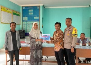 Menjelang Hari Bhayangkara ke 79: Polsek Tapung Hilir Hadir di Tengah Masyarakat, Awasi Pembagian BLT Tahap II!