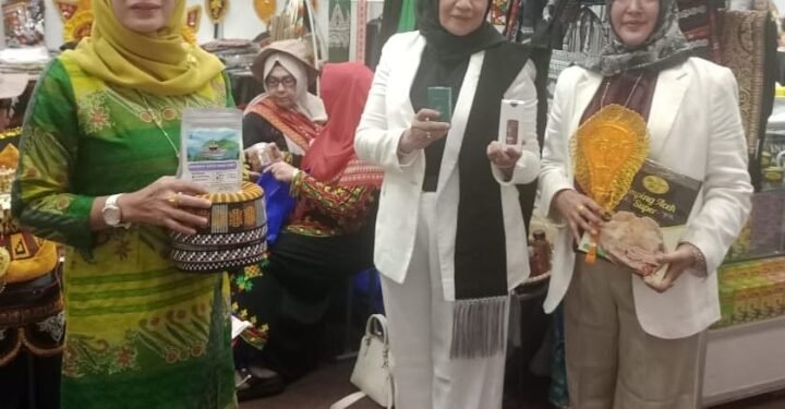 Tiga Srikandi DPRK Banda Aceh Dampingi Delegasi Ikaboga Aceh di Expo Brunei 2025.