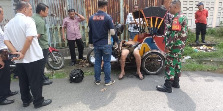 Warga Dikejutkan Penemuan Lansia Meninggal di Becak Motor