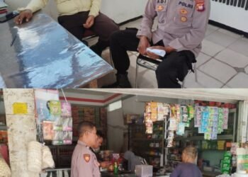 Patroli Siang Polsek Mandor: Antisipasi Gangguan Kamtibmas dan Dengarkan Aspirasi Warga