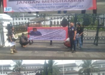 JNF Gelar Aksi Bentangkan Spanduk di Gedung Sate “Jangan Menghambat  Program  Presiden Prabowo”.
