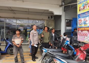 Patroli Siang Polsek Mandor, Cegah Gangguan Kamtibmas