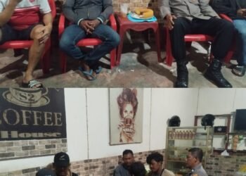 Polisi Patroli Malam, Akrab Ngopi dan Sapa Warga di Mandor