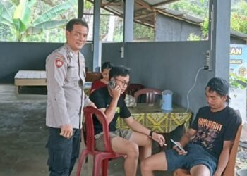 Sapa Warga di Tengah Aktivitas, Polsek Sengah Temila Laksanakan Patroli Siang