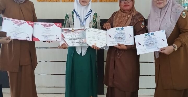 SMPN 04 Pekanbaru Lepas Siswi Berprestasi Naura Adhisya Ilham Menuju Pelatnas di Bogor
