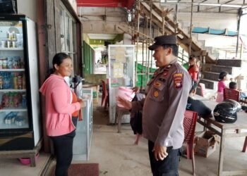 Patroli Rutin Polsek Kuala Behe Cegah Gangguan Kamtibmas di Pasar