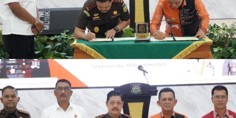Kajati Kepri dan Gubernur Kepri berikut Kepala Daerah Se-Kepri Teken MoU Pelaksanaan Pidana Kerja Sosial Bagi Pelaku Tindak Pidana, Mulai Diterapkan 2026.