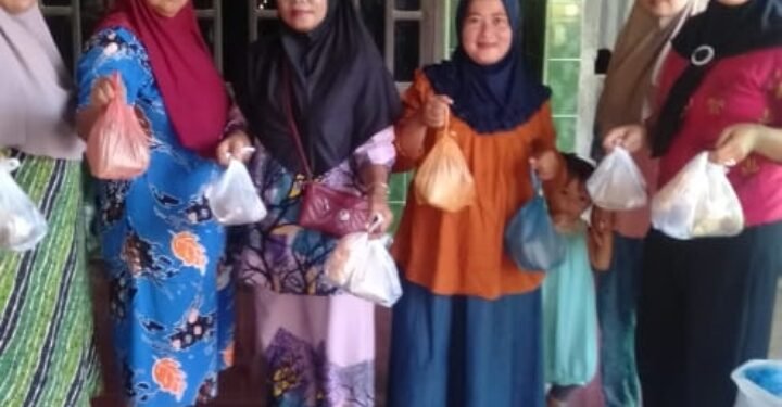 Warga Kelurahan Hinai Kiri Kecamatan Secanggang Salurkan Bantuan Dampak Banjir di Tanjung Pura