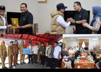 Bupati OKU Serahkan Bantuan Rp400 Juta untuk Korban Banjir di Kota Pariaman