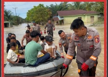 Polri Adaptif Hadapi Situasi Lapangan, Polsatwa K-9 Alihkan Prioritas untuk Bantu Warga Terdampak Banjir
