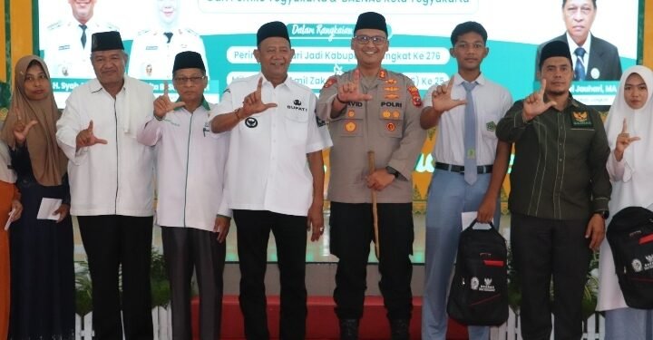 BAZNAS Langkat Salurkan Bantuan bagi Pelajar Terdampak Banjir di Langkat Hilir