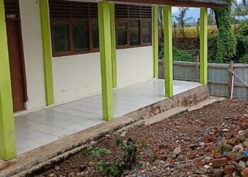 Diduga Penyalahgunaan Kewenangan Kepala SDN 07 Lintang Kanan, Atap Baja Ringan Sekolah Dibagikan ke Guru, Camat, Kades dan Diberikan Izin Dari Dinas Pendidikan 