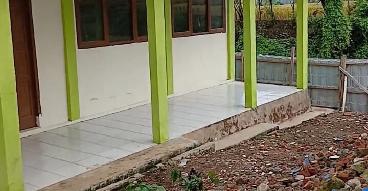 Diduga Penyalahgunaan Kewenangan Kepala SDN 07 Lintang Kanan, Atap Baja Ringan Sekolah Dibagikan ke Guru, Camat, Kades dan Diberikan Izin Dari Dinas Pendidikan 