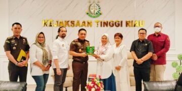 AKPERSI DPD Riau, Disambut Hangat Kajati Riau, Bahas Profesionalisme Wartawan 