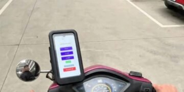 Mahasiswa Vietnam Ciptakan “Kotak Keselamatan” untuk Cegah Main Ponsel Saat Berkendara