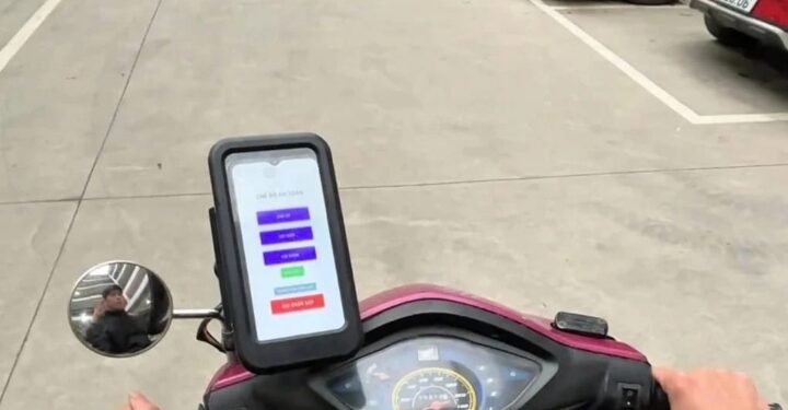 Mahasiswa Vietnam Ciptakan “Kotak Keselamatan” untuk Cegah Main Ponsel Saat Berkendara