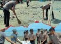 Brimob Sumut Hadir untuk Lingkungan, Pantai Gunungsitoli Dibersihkan Bersama