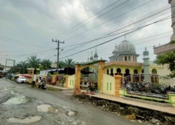 Badan Jalan Kelurahan Hinai Kiri Rusak Parah, Aktivitas Warga Terganggu dan Rawan Kecelakaan