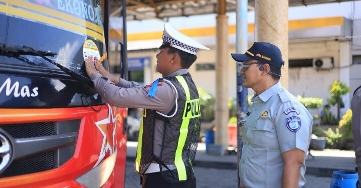 Operasi Keselamatan Semeru 2026, Satlantas Polres Gresik Ramp Check Bus di Terminal Bunder