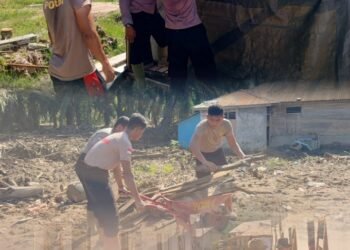 Di Tengah Pembangunan Hunian Pascabencana, Brimob Hadir Jaga Keamanan dan Kenyamanan Warga Batang Toru