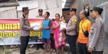 Kapolsek Secanggang AKP Pamilu  H.Hutagaol.SH,M.H Gelar Jum’at Barokah, Salurkan Bantuan kepada Warga Kurang Mampu