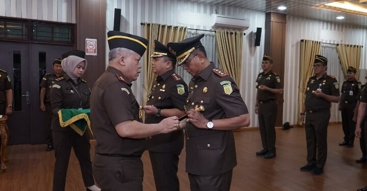 Lantik Kajari Deli Serdang dan Padang Lawas