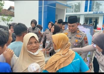 Tebar 500 Takjil, AKP Muhari : Warga Puji Polisi Humanis