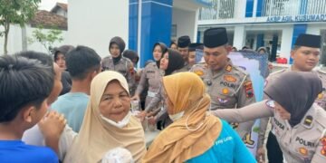 Tebar 500 Takjil, AKP Muhari : Warga Puji Polisi Humanis