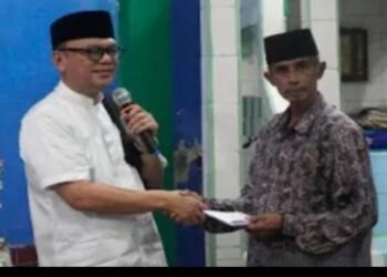 Bupati Joncik Safari Ramada, Salurkan Bantuan Rp10 Juta untuk Masjid Jamik Sapa Panjang