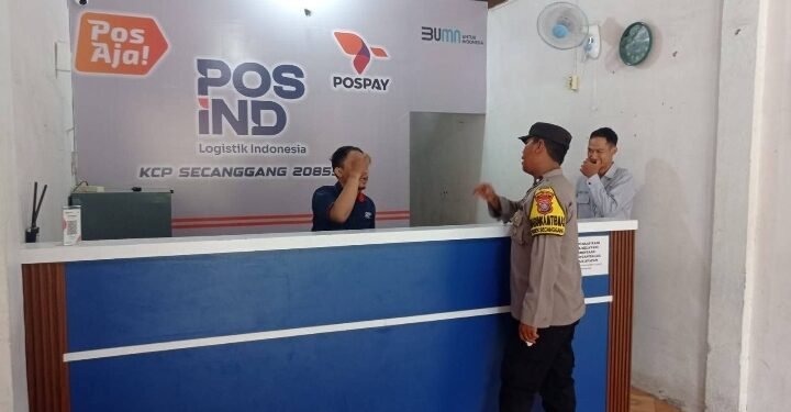 Laksanakan Giat Sambang dan Patroli Dialogis, Bhabinkamtibmas Aipda Herman Sampaikan Pesan-Pesan Kamtibmas 