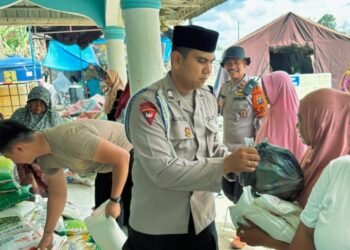 Berbagi yang Menyatukan: Brimob dan Warga Aek Ngadol di Bulan Ramadhan
