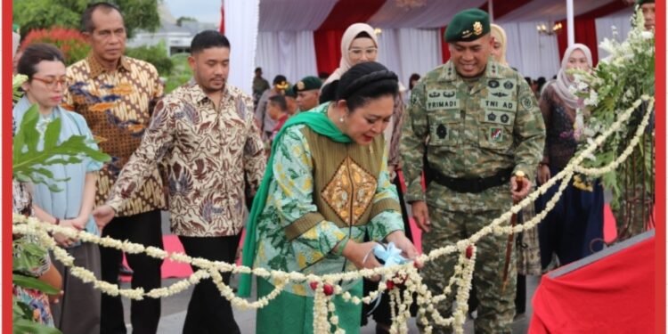 Pangdivif 2 Kostrad Resmikan Patung H.M. Soeharto di Brigif 6/TSB