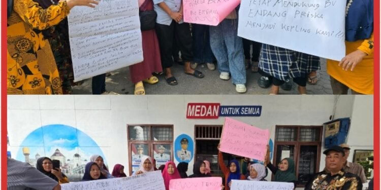 Emak-Emak Geruduk Kantor Camat, Ada Dugaan Suap Pengangkatan Kepling IX Pulo Brayan Bengkel