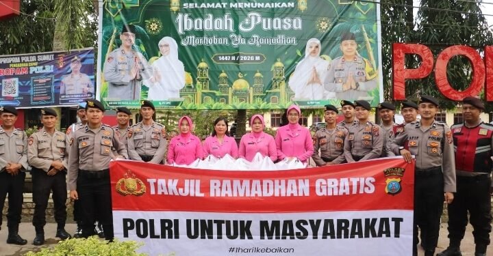 Polres Langkat Tebar Kebaikan Ramadhan, 200 Paket Takjil Dibagikan ke Pengguna Jalan