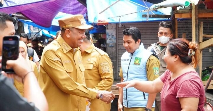 Bupati Syah Afandin Sidak Pasar Baru Stabat, Pastikan Harga Sembako Terkendali Jelang Idul Fitri