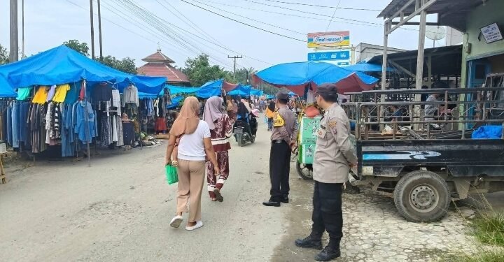 Personil Polsek Melaksanakan Patroli di Kawasan Keramaian dan Pasar Tradisional