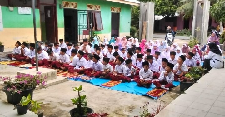 Guna Meningkatkan Keimanan dan Ketakwaan Peserta Didik, MIS Kebun Kelapa Secanggang Gelar Kegiatan Sholat Dhuha Berjama’ah