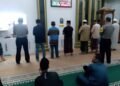 Bhabinkamtibmas Polsek Secanggang Melaksanakan Sholat Tarawih Bersama Warga di Desa Suka Mulya 