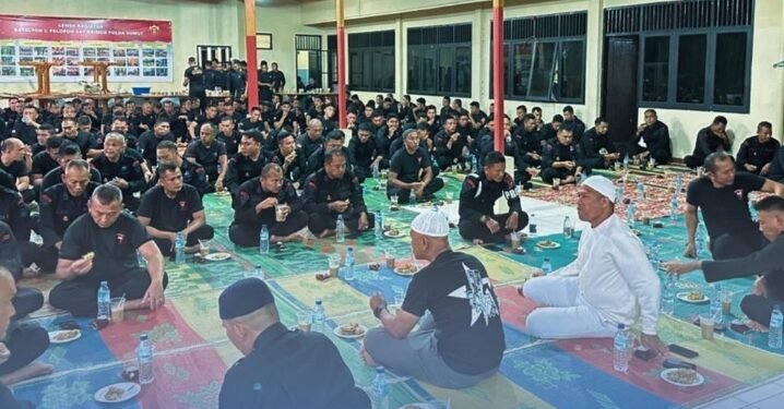 Pererat Kebersamaan di Bulan Ramadhan, Dansat Brimob Polda Sumut Pimpin Buka Puasa Bersama Personel Batalyon C