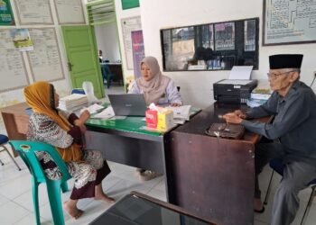 Staf KUA Kecamatan Memberikan Pelayanan Prima Kepada Masyarakat di Bulan Suci Ramadhan