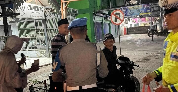 Hari ke-21 Ramadhan, Polres Langkat Berbagi Nasi Sahur untuk Masyarakat