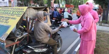 Di Hari ke-21 Ramadhan, Polres Langkat Berbagi 400 Takjil untuk Masyarakat
