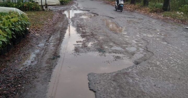 Masyarakat Stabat Kecamatan Secanggang Pertanyakan Janji Perbaikan Jalan Bupati Langkat  